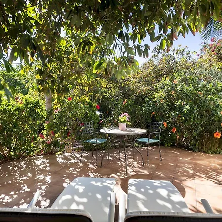 Home2book Charming Juanita Among Avocados
