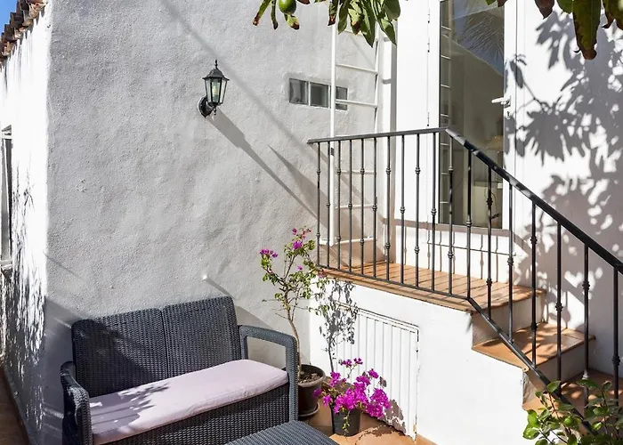 シャレー Home2book Charming Juanita Among Avocados *