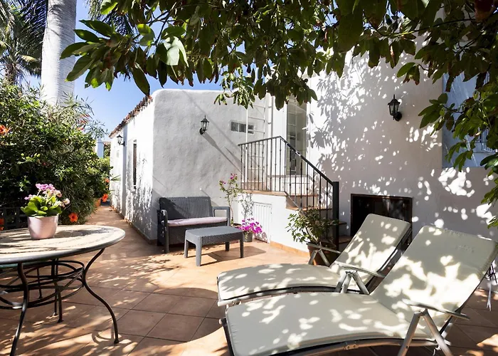 Home2book Charming Juanita Among Avocados シャレー