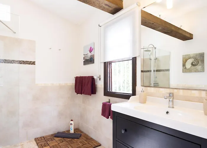 シャレー Home2book Charming Juanita Among Avocados *