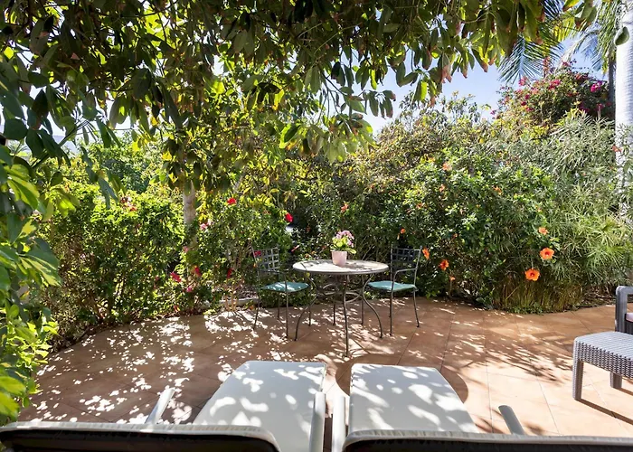 Home2book Charming Juanita Among Avocados