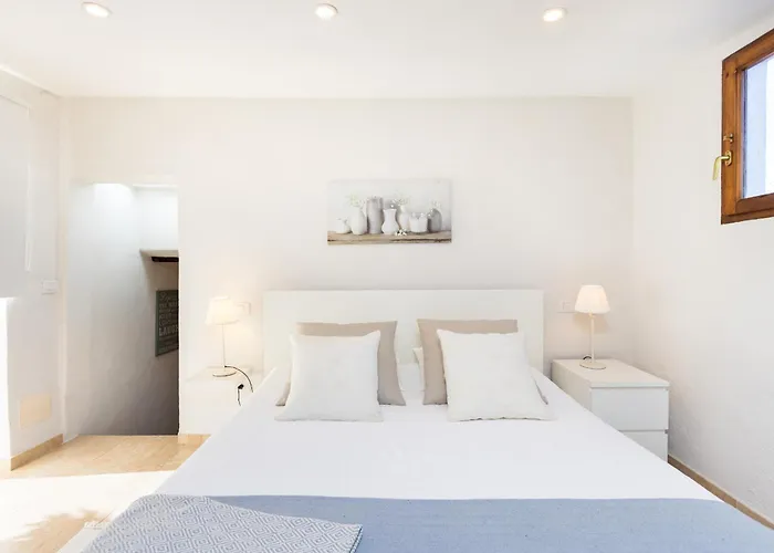 シャレー Home2book Charming Juanita Among Avocados *