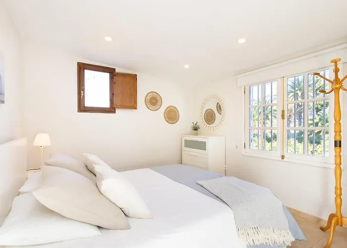 シャレー Home2book Charming Juanita Among Avocados *