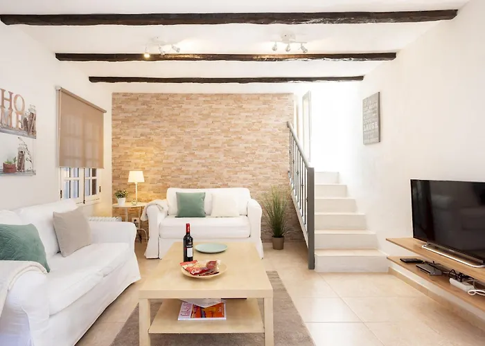 Home2book Charming Juanita Among Avocados * ラ・オロタバ