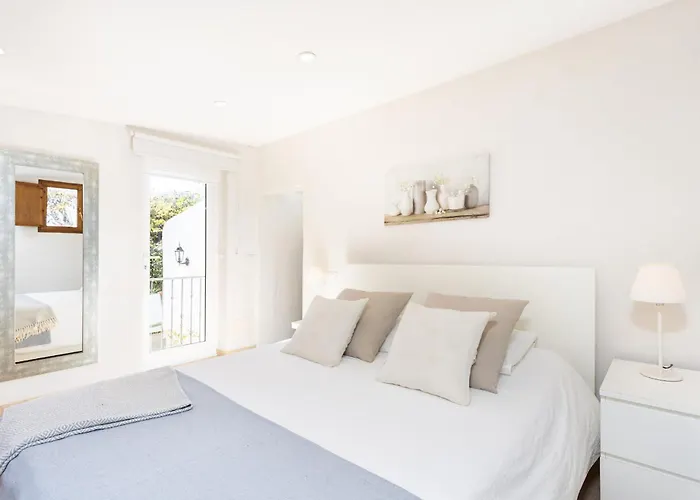 シャレー Home2book Charming Juanita Among Avocados